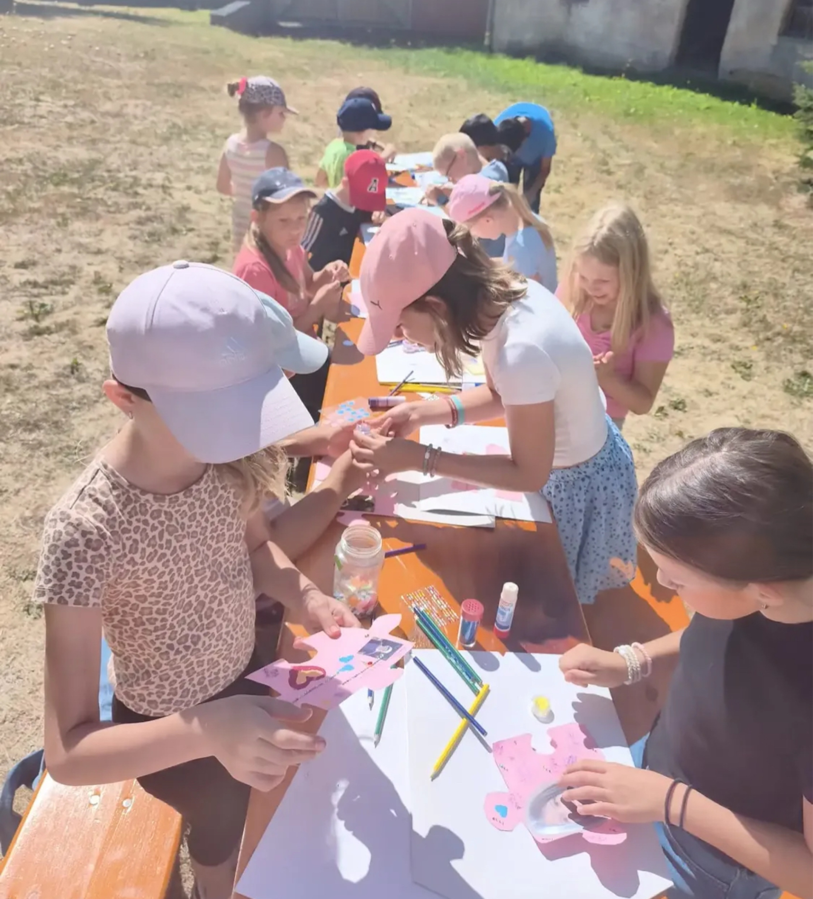 1. Kindergruppenstunde im Pfarrgarten Pleystein