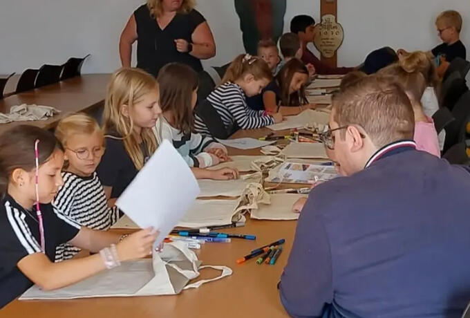 Kindergruppenstunde in der Unterkirche