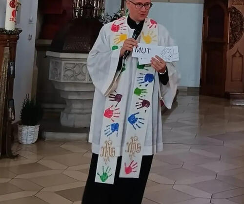 Schulabschlussgottesdienst Pfarrer Adam Karolczak 